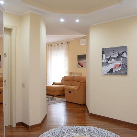 Appartamento Grazioso Con Parcheggio Privato Piacenza Dış mekan fotoğraf